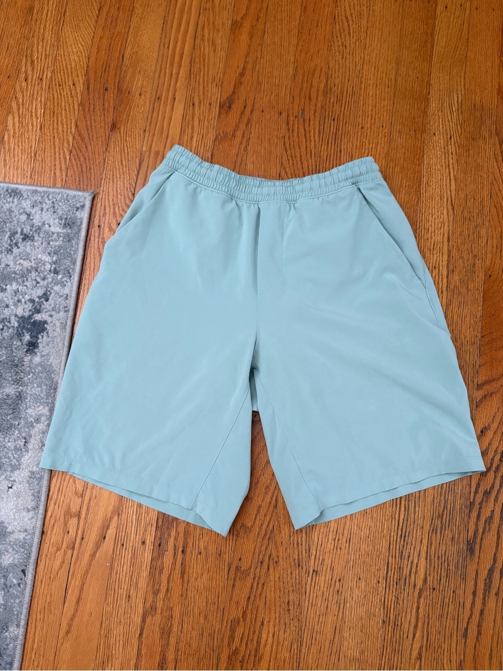 Lululemon Men’s 9” Pace Breaker Shorts, Mint Green, Men’s Small